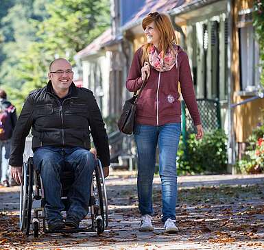 Mit dem Rollstuhl die Stadt entdecken, Foto: TMB-Fotoarchiv/Yorck Maecke 2880x1800