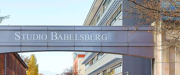 Eingangstor des Filmstudio Babelsberg