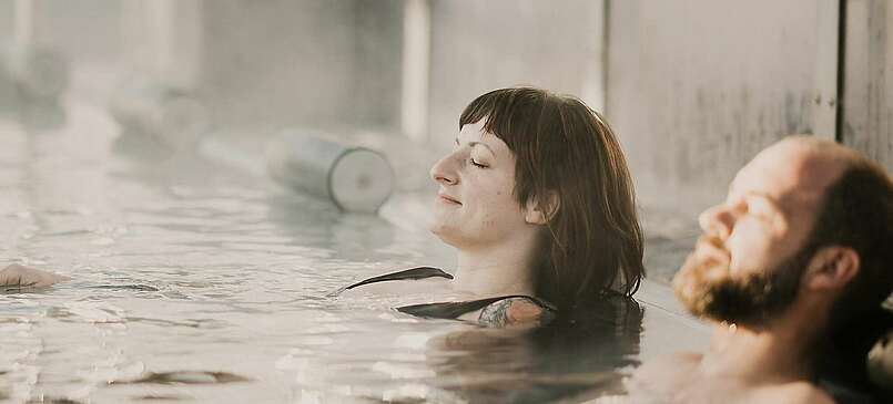 Paar im Wasser