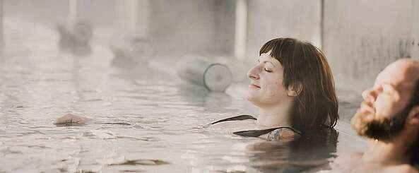 Paar im Wasser
