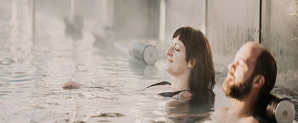 Paar im Wasser