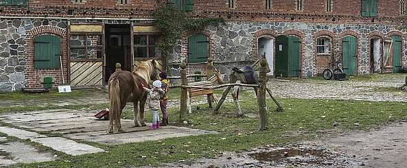 Kinder auf Rüsterhof
