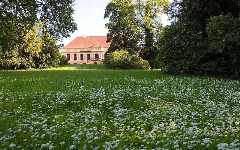 Schloss Caputh mit Parkanlage