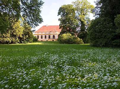 Schloss Caputh mit Parkanlage
