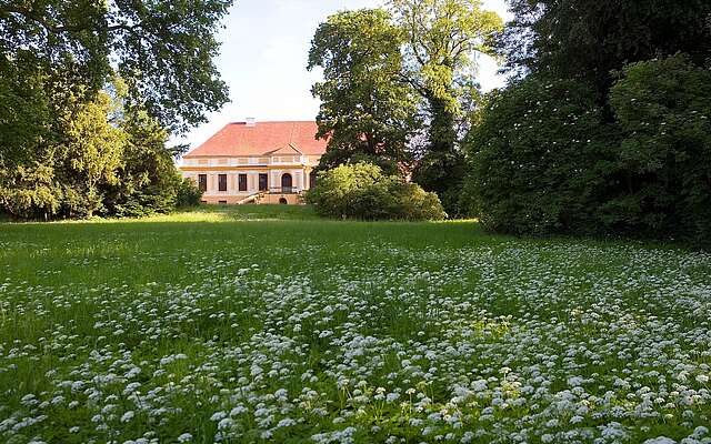 Schloss Caputh mit Parkanlage Schloss Caputh mit Parkanlage