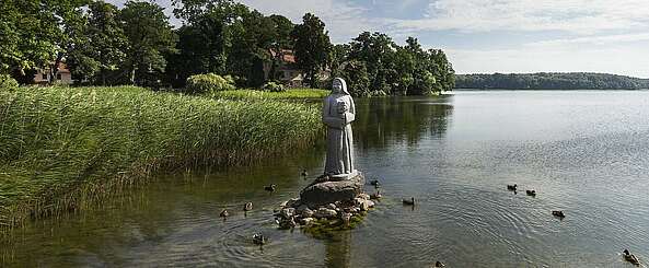 Nonnenfigur im Wutzsee