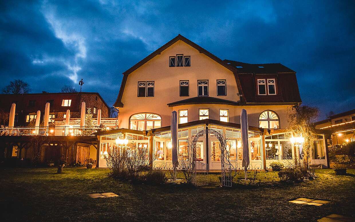 Das Hotel Landhaus Alte Eichen liegt direkt am Scharmützelsee.