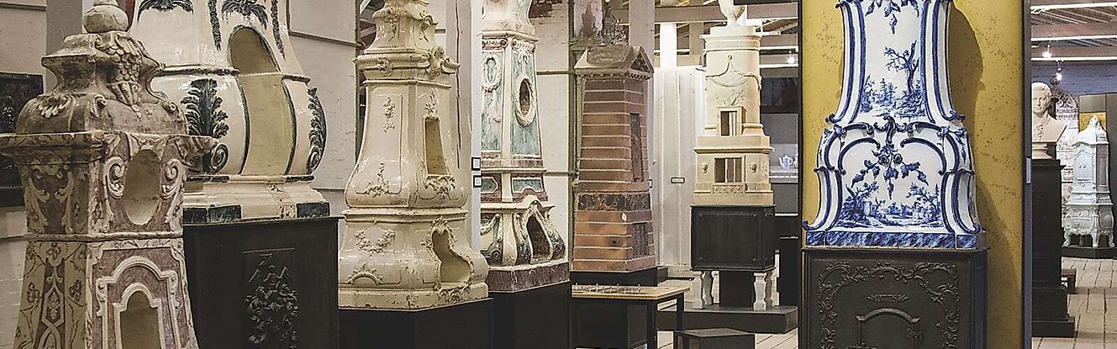 5_Blick in das Ofen- und Keramikmuseum mit Stockelsdorfer Ofen.jpg