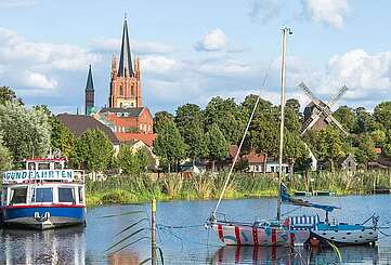 Blick auf die Werderaner Altstadt am Wasser