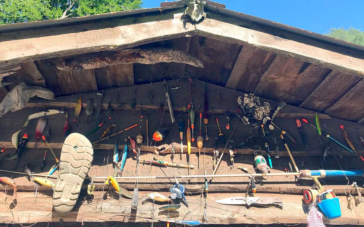 Bunte Köder an der Fischgaststätte in Neuglobsow am Stechlinsee