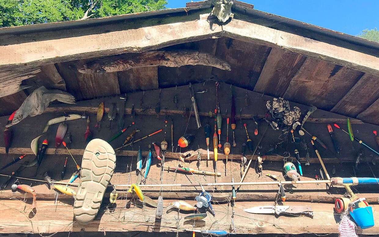 Bunte Köder an der Fischgaststätte in Neuglobsow am Stechlinsee
