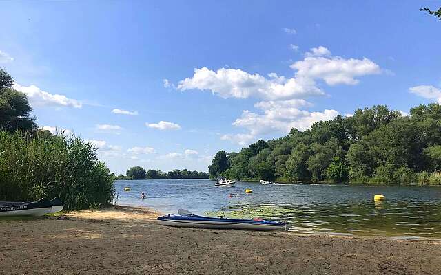 Am Havel-Badestrand von Bahnitz