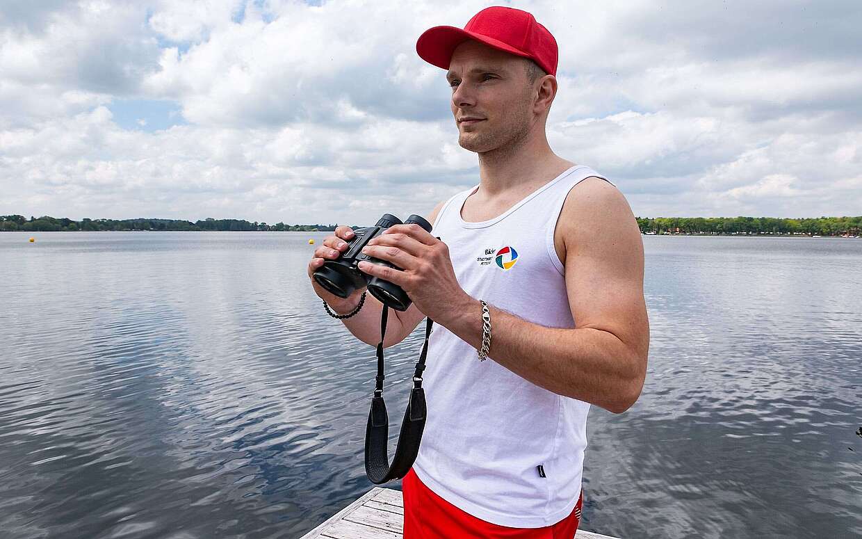 Schwimmmeister Hans Behrendt im Waldbad Templin