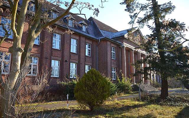 Das Gebäude war früher die Hauptverwaltung für die alte Pulverfabrik in Kirchmöser.