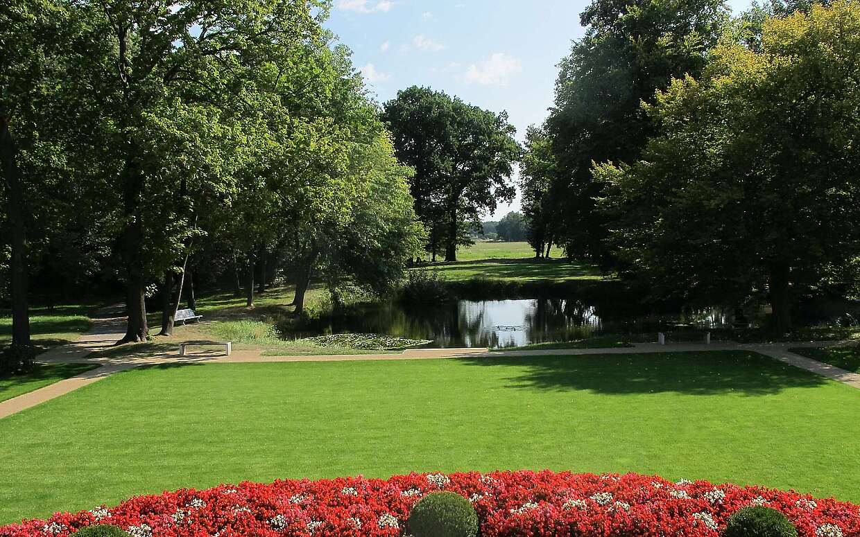 So blüht es im Schlosspark Uebigau.