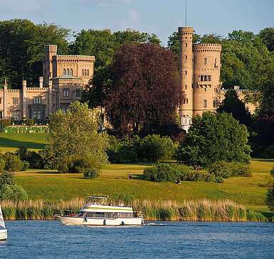 Bootstour auf dem Tiefen See mit Blick auf Schloss Babelsberg