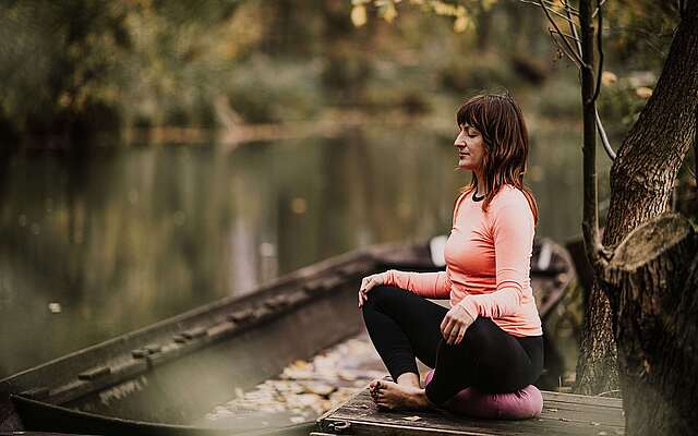 Yoga im herbstlichen Spreewald