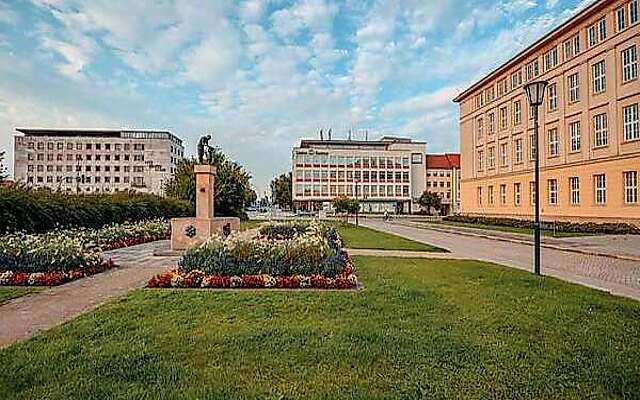 Rathaus_Zentraler Platz.jpg