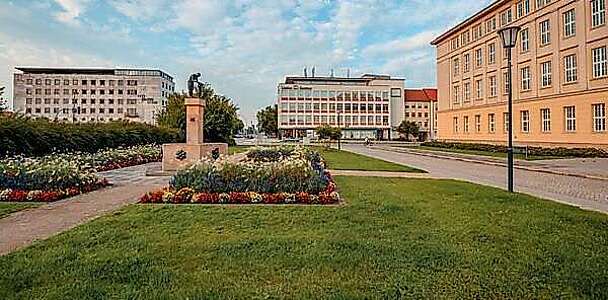 Rathaus_Zentraler Platz.jpg