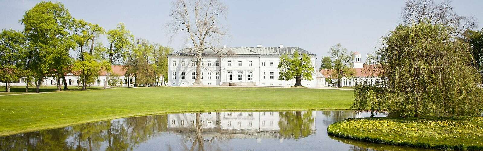 Schloss Neuhardenberg mit Parkanlage