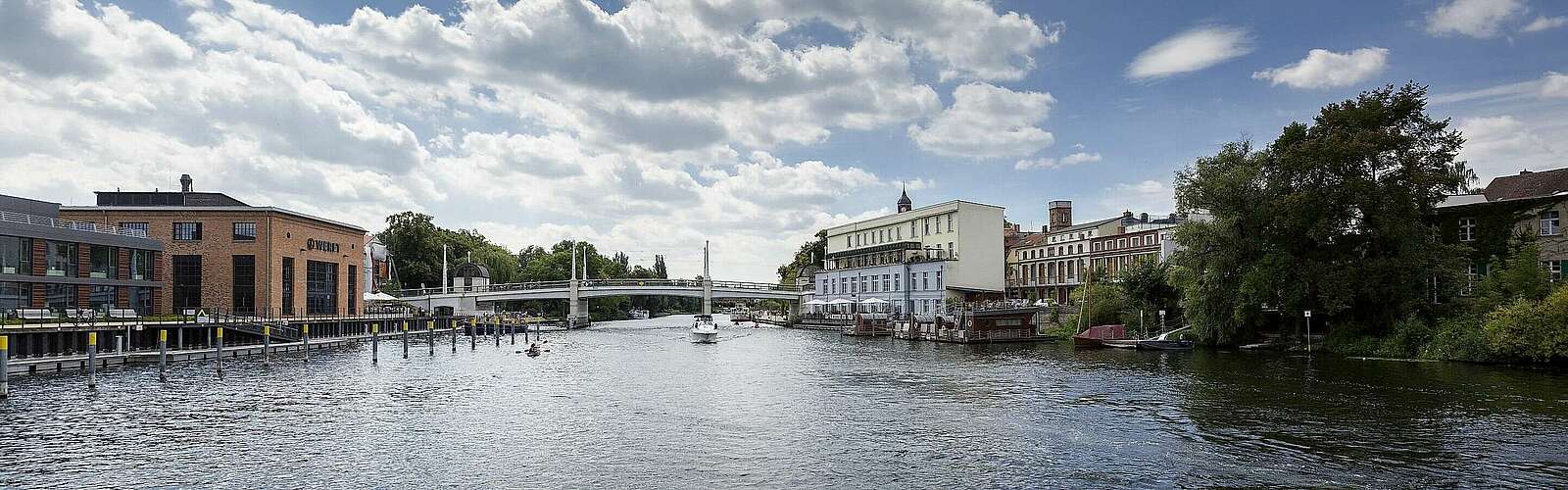 Blick auf die Jahrtausendbrücke
