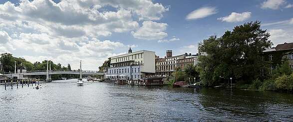 Blick auf die Jahrtausendbrücke