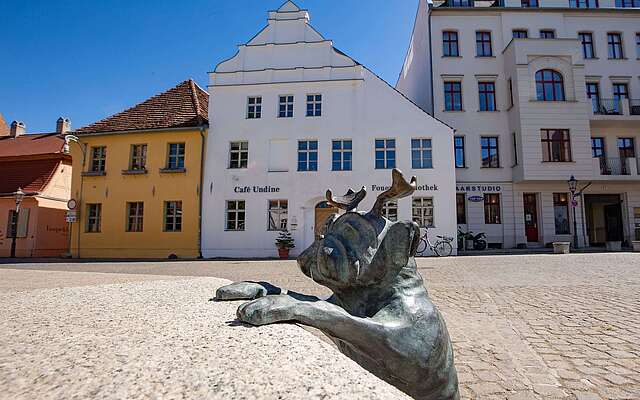 Loriot Waldmops Figur in Brandenburg an der Havel