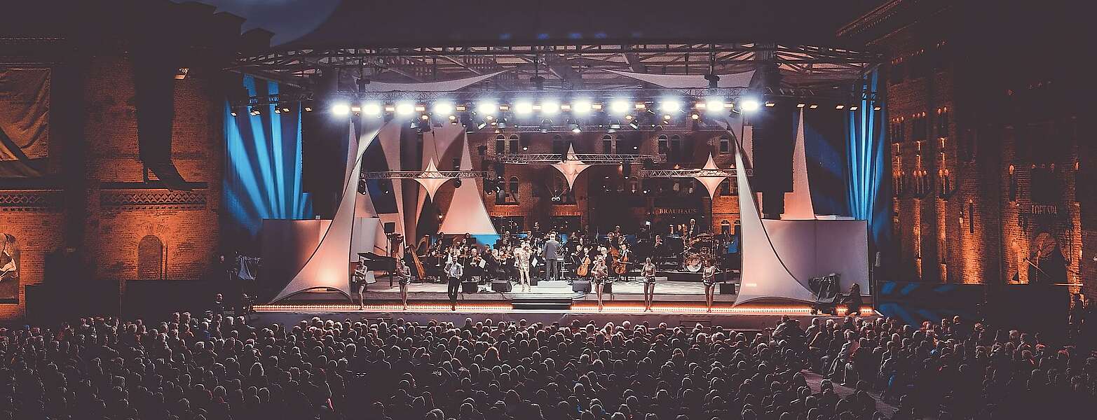 Elblandfestspiele Wittenberge bei Nacht