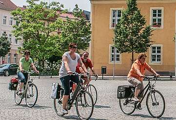 Radfahrer auf dem Marktplatz in Bad Liebenwerda