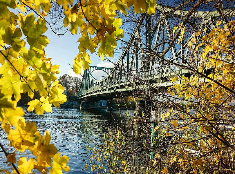 Glienicker Brücke im Herbst