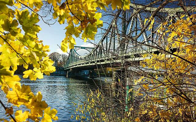 Glienicker Brücke im Herbst