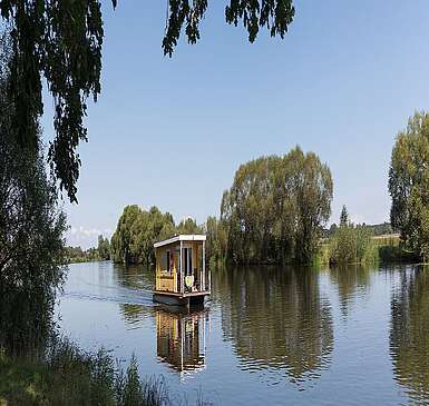 Hausboot auf der unteren Havelniederung bei Milow