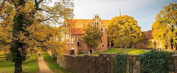 Kloster Chorin im bunten Herbst