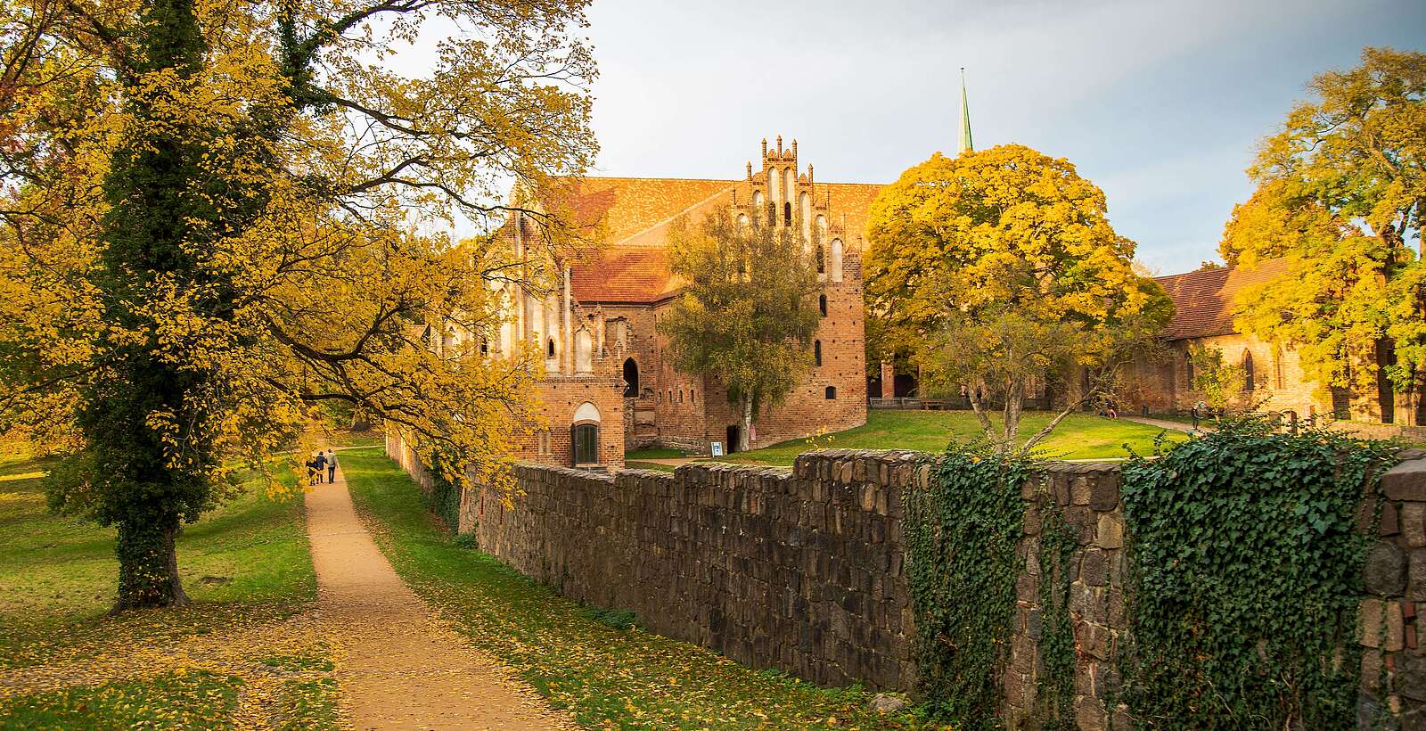 Kloster Chorin im bunten Herbst