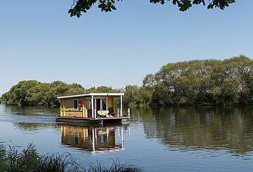 Hausboot auf der Havel bei Milow
