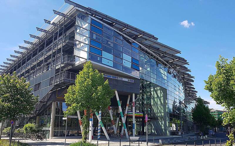 Blick auf Hauptgebäude der Filmuniversität Babelsberg KONRAD WOLF