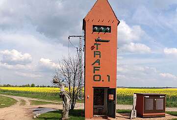 Galerie Trafo 1 in Regenmantel