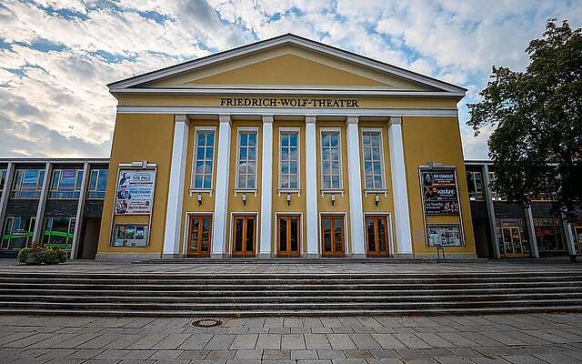 Friedrich-Wolf-Theater.jpg
