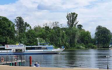 Die Fähre Wannsee im Hafen Kladow