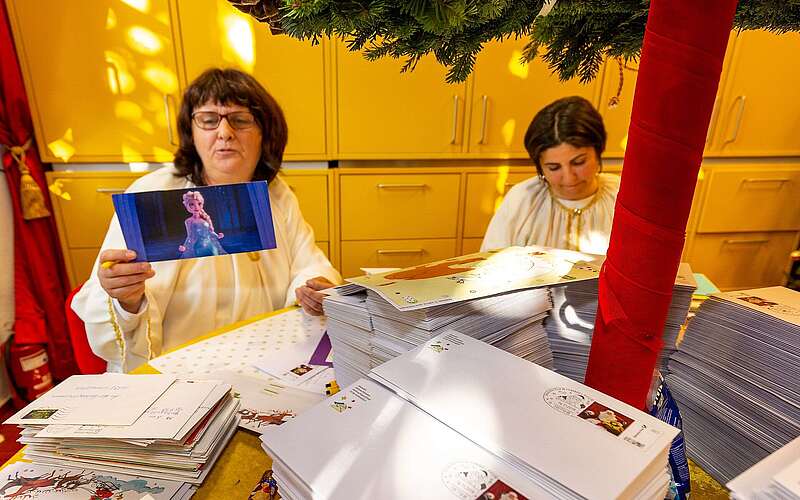 Weihnachtsengel im Postamt Himmelpfort