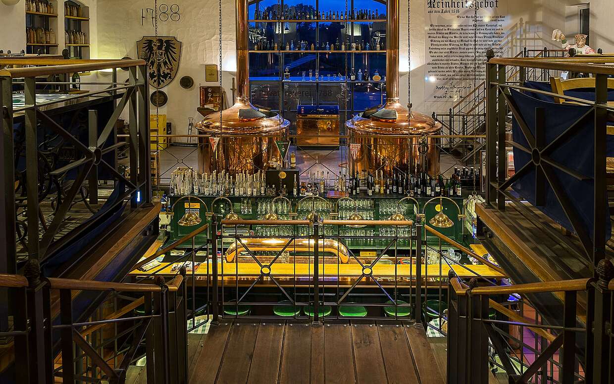 Blick ins Innere der Spreewälder Privatbrauerei 1788 mit ihren zwei kupfernen Braukesseln.