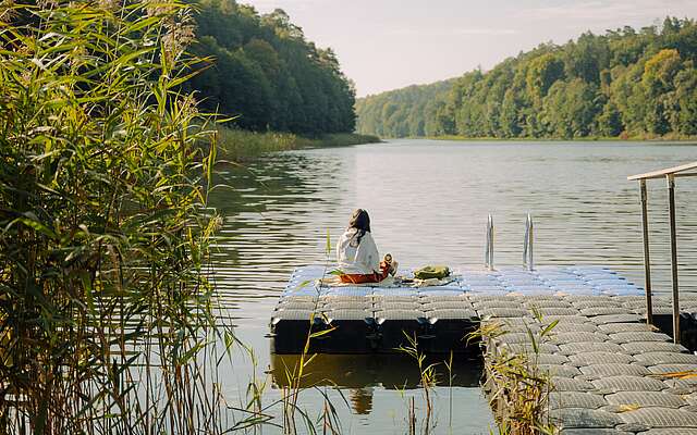 Frau auf dem 66-Seen-Wanderweg
