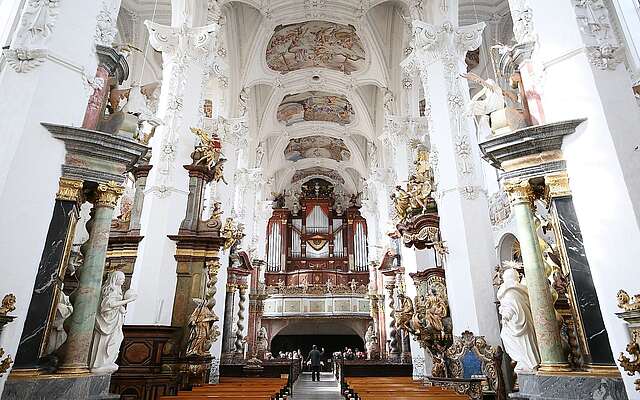 Barocke Klosterkirche in Neuzelle von innen