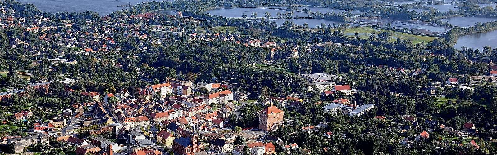Blick über Peitz, Luftbild mit Teichen
