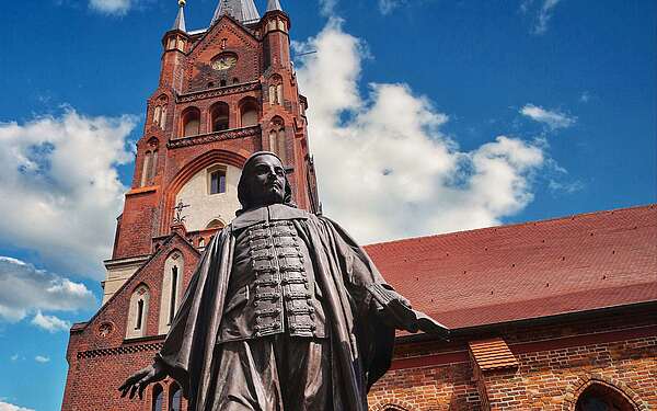 Paul-Gerhardt-Denkmal an der St.-Moritz-Kirche Mittenwalde