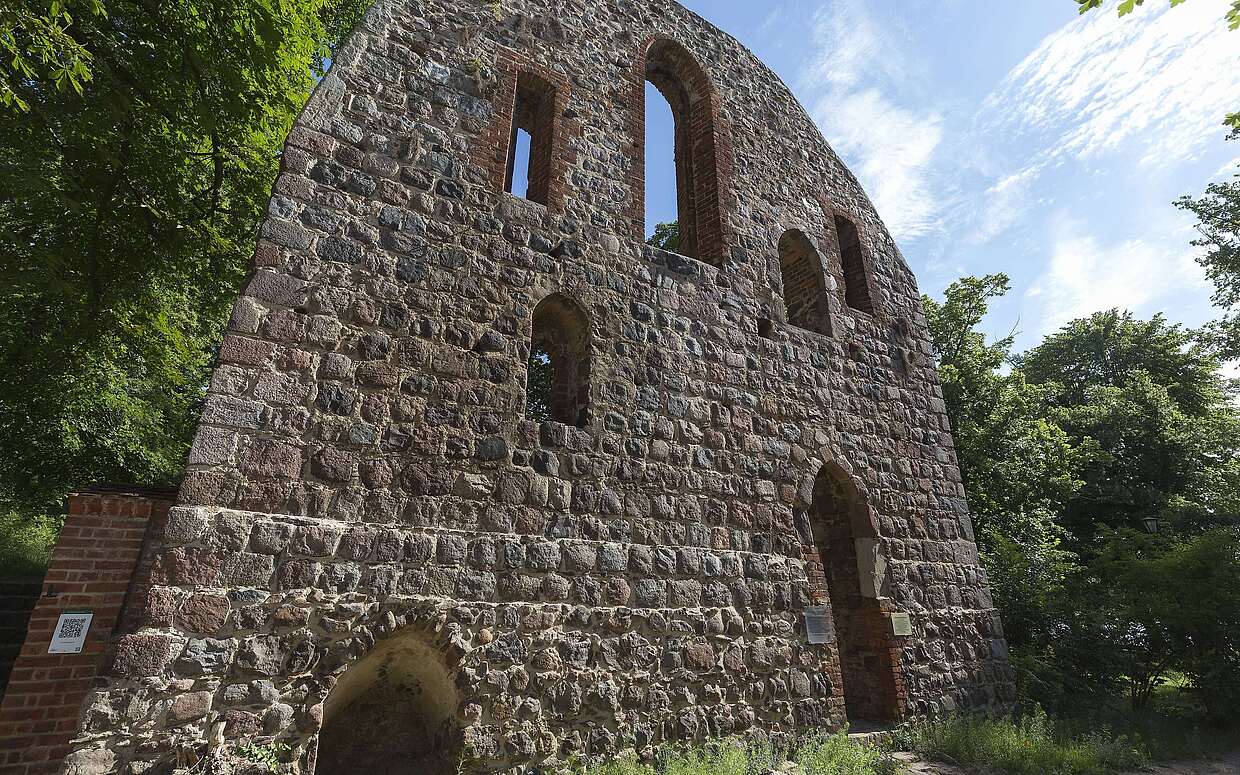 Vom Kloster sind nur noch wenige Ruinen verblieben.