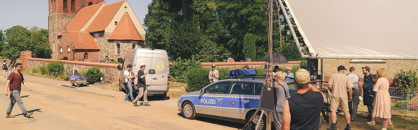 Filmset von "Unterleuten - Das zerrissene Dorf" in Willmersdorf