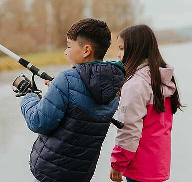 Kinder angeln am Finowkanal