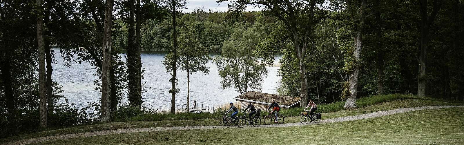 Radfahrer im Park auf Schloss und Gut Liebenberg