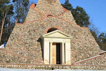 Die Feldsteinpyramide von Garzau